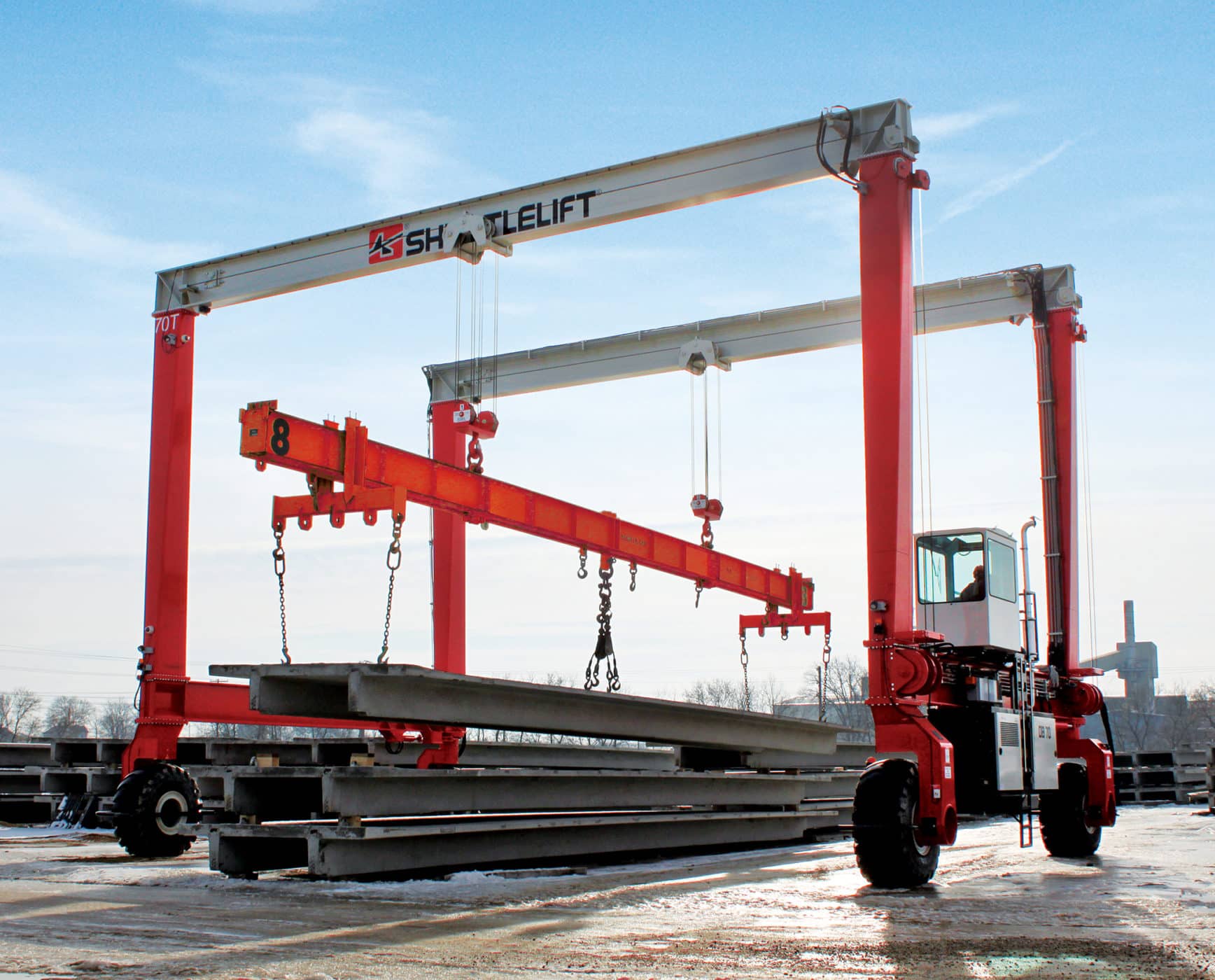 Shuttlelift double beam mobile gantry crane picking double tee